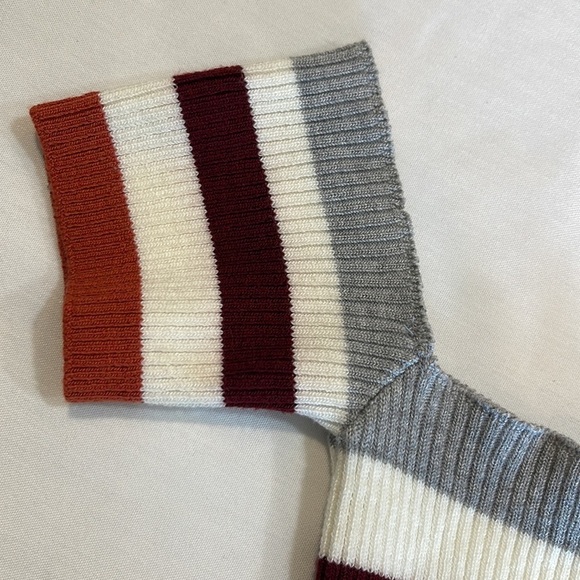 WINDSOR off the shoulder striped crop sweater Size Medium - Picture 9 of 11